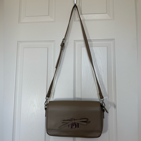 4/$20 Badgley Mischka NWOT cross body purse with logo bow detail - Picture 2 of 13